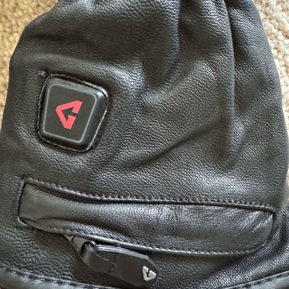 Battery Powered, Heated Black Leather Motorcycle Gloves - Picture 4 of 7